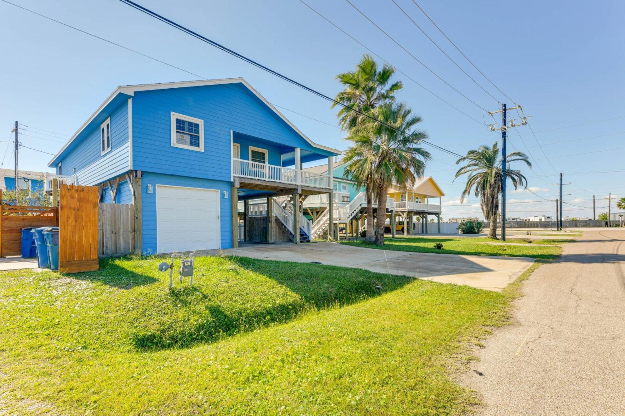Trendy Port Aransas Home With Private Pool And Deck! Экстерьер фото
