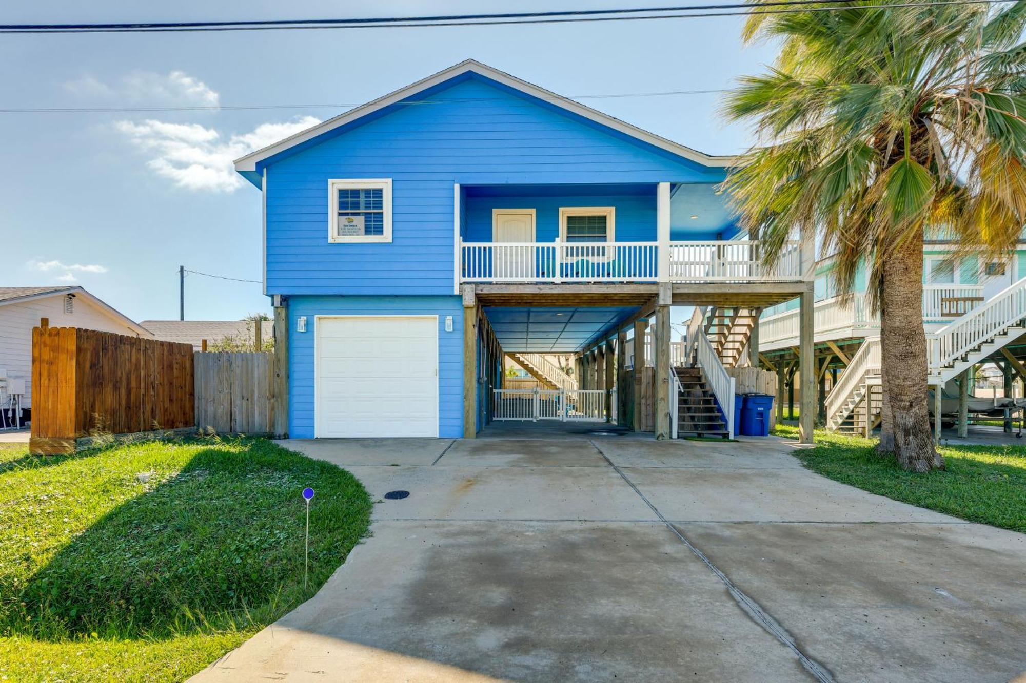 Trendy Port Aransas Home With Private Pool And Deck! Экстерьер фото