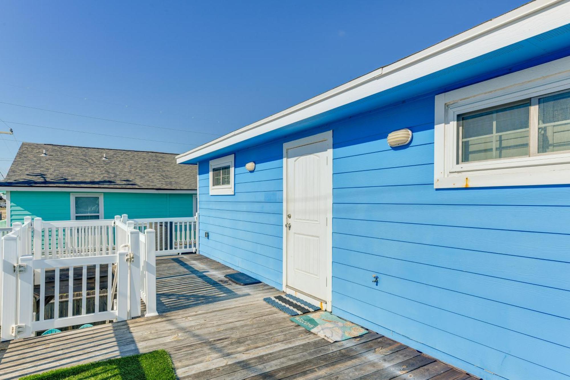 Trendy Port Aransas Home With Private Pool And Deck! Экстерьер фото