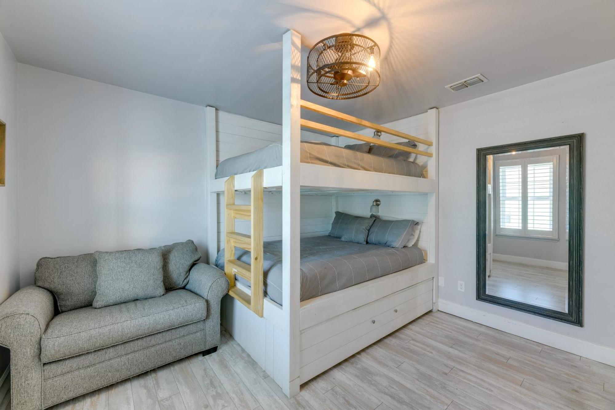 Trendy Port Aransas Home With Private Pool And Deck! Экстерьер фото
