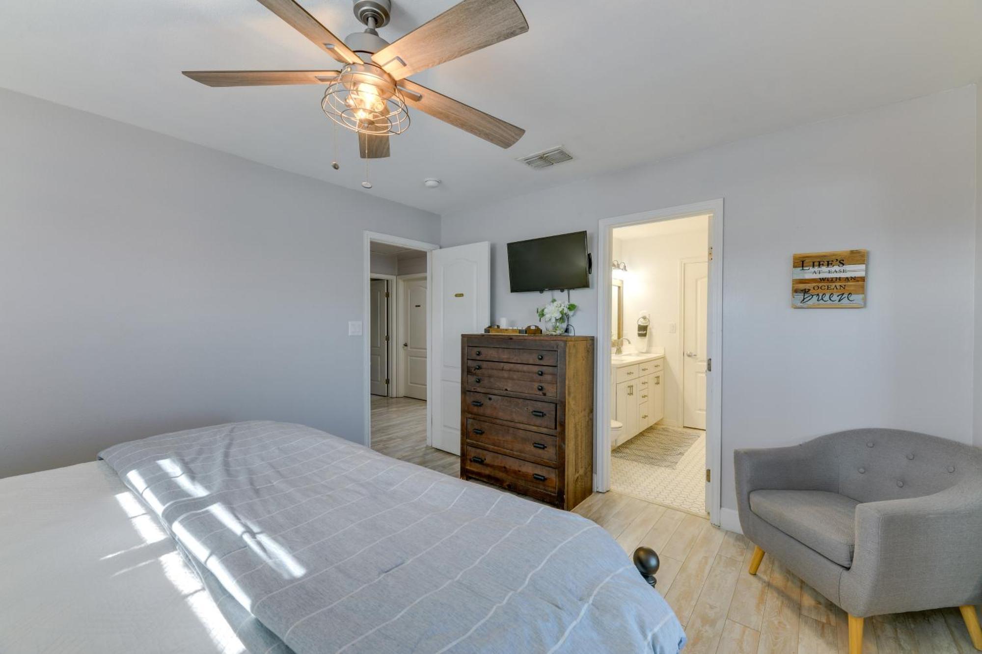Trendy Port Aransas Home With Private Pool And Deck! Экстерьер фото