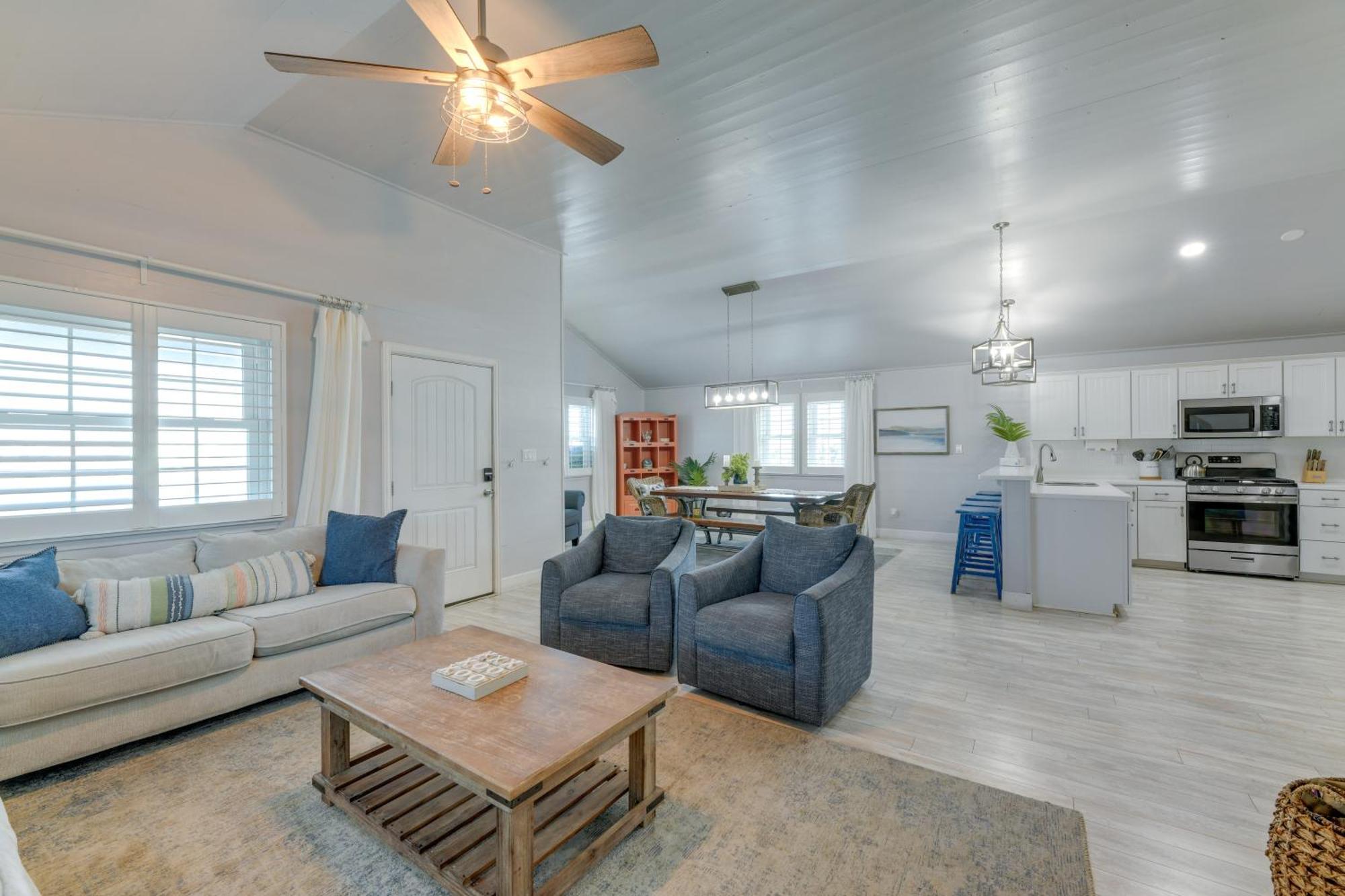 Trendy Port Aransas Home With Private Pool And Deck! Экстерьер фото